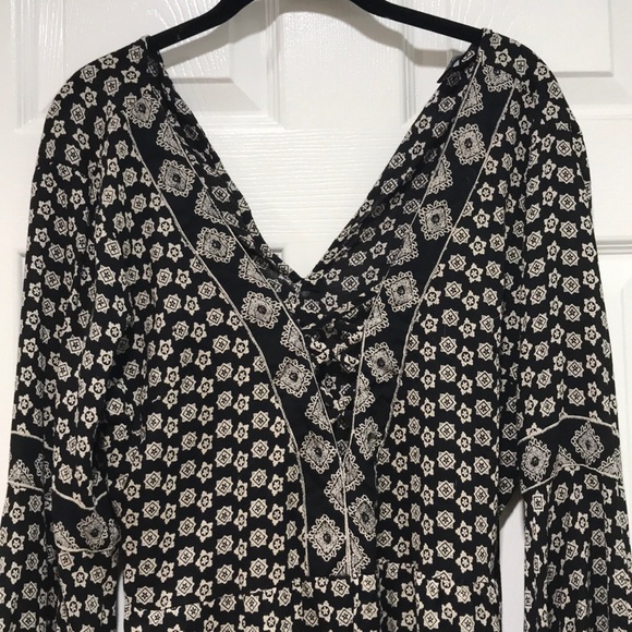 Long Sleeved Patterned Romper - Picture 2 of 3